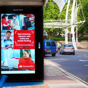 .@Santander push online and mobile banking with @J_Ennis and @JensonButton on @clearchanneluk #AdshelLive screens #DOOH (1)