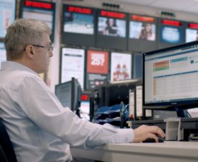 Man using Amscreen remote device manager